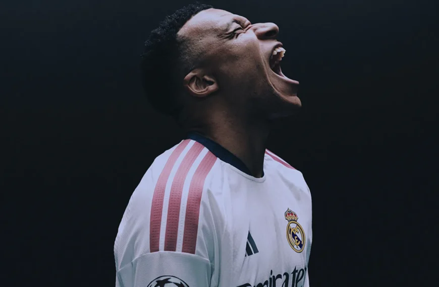 Análisis de EA Sports FC 27: Innovación táctica opacada por un mundo abierto innecesario